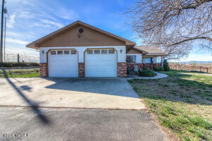 360 Orchardvale Rd Property Photo 1