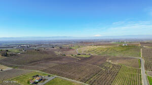 4851 Lombard Loop Rd Property Photo 9