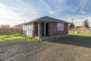 1910 7th Ave Property Photo 1