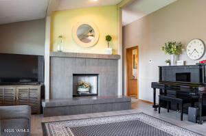 625 Crescent Ave Property Photo 8