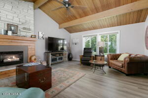 408 68th Ave Property Photo 5