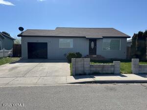 112 Deangela Dr Property Photo 1