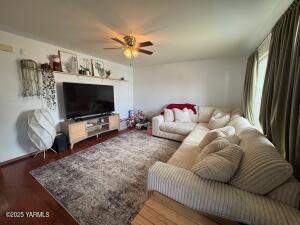 112 Deangela Dr Property Photo 4