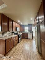 1410 16th Ave Property Photo 4