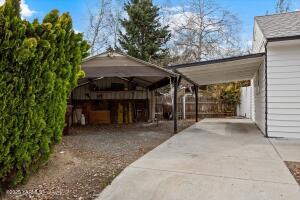 1014 Rose Pl Property Photo 3