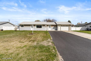 1105 70th Ave Property Photo 1