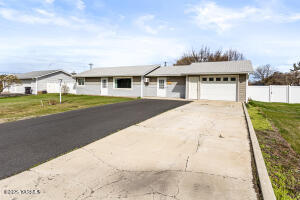 1105 70th Ave Property Photo 3