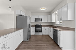 1105 70th Ave Property Photo 10