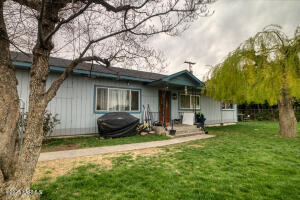 812 4th St Property Photo 4