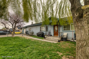 812 4th St Property Photo 5