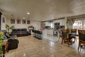 812 4th St Property Photo 7