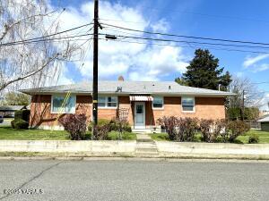 919 32nd Ave Property Photo 1