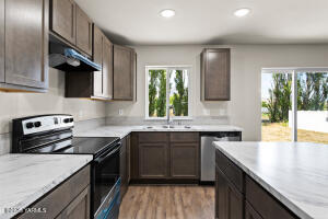 526 Chinook Winds Ln Property Photo 6