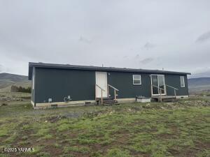571 Point Dr Property Photo 1