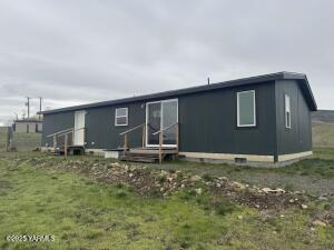 571 Point Dr Property Photo 4