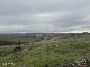 571 Point Dr Property Photo 5