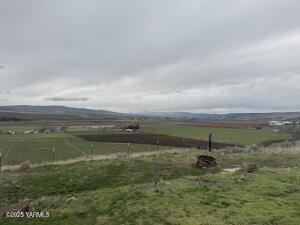 571 Point Dr Property Photo 6