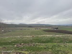 571 Point Dr Property Photo 7