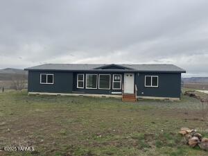 571 Point Dr Property Photo 9