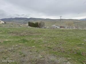571 Point Dr Property Photo 10