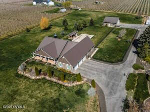 795 Rosenkranz Rd Property Photo 2