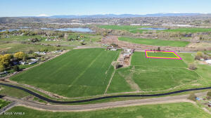 2261 Selah Rd Property Photo 1
