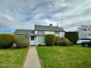 111 56th Ave Property Photo 1
