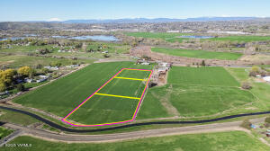 Nna Selah Rd Property Photo 1