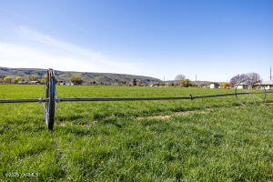 Nna Selah Rd Property Photo 2