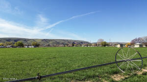 Nna Selah Rd Property Photo 4