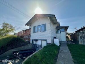 1303 Tieton Dr Property Photo 2