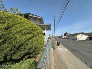 1303 Tieton Dr Property Photo 16