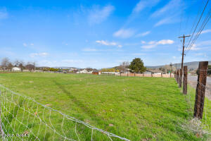 Nna Wenas Rd Property Photo 3