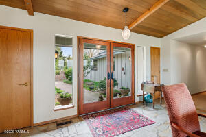 1081 Mapleway Rd Property Photo 5