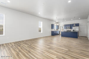 212 Bratton St Property Photo 2