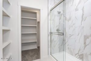 212 Bratton St Property Photo 6