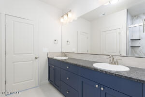 212 Bratton St Property Photo 9