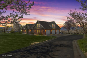 341 Brown Ln Property Photo 1